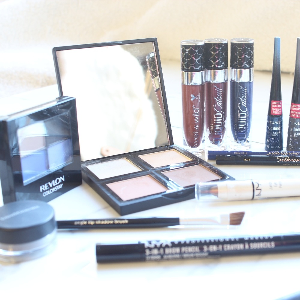 Makeup and Nail Art Bundle - 18 Pieces